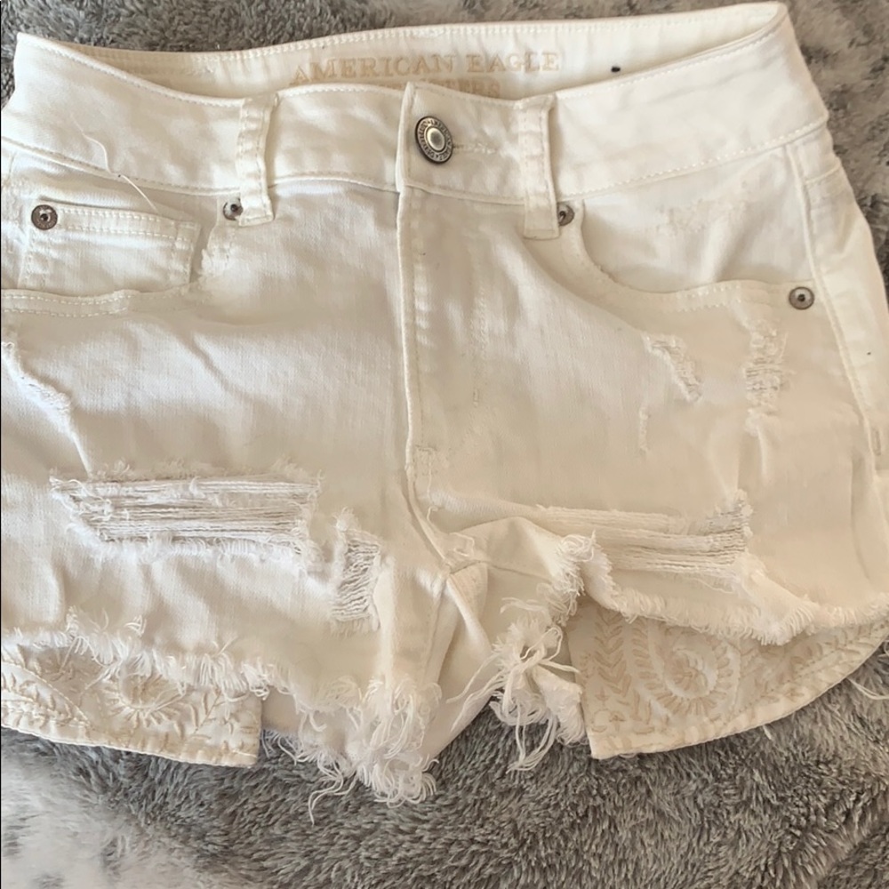 Cute white pocket detailed American Eagle shorts